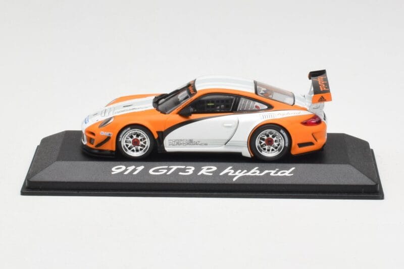 Porsche 911 GT3 R Hybrid 997.2 Presentation White Orange Minichamps 1:43 WAP0201170B Metal