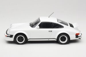Porsche 911 SC GT Race Version IXO 1:18 18CMC007 Metal — zdjęcie 3 z 6