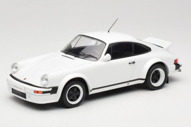 Porsche 911 SC GT Race Version IXO 1:18 18CMC007 Metal