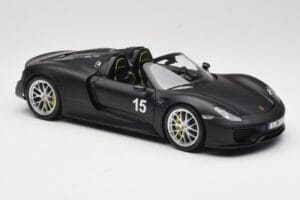 Porsche 918 Spyder Weissach Package Matt Black Minichamps 1:18 110062444 Metal — zdjęcie 6 z 8