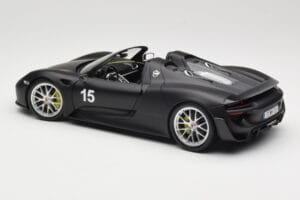 Porsche 918 Spyder Weissach Package Matt Black Minichamps 1:18 110062444 Metal — zdjęcie 7 z 8
