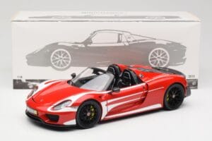 Porsche 918 Spyder Weissach Package Czerwony & Białe Paski Minichamps 1:18 110062442 Metal — zdjęcie 9 z 9