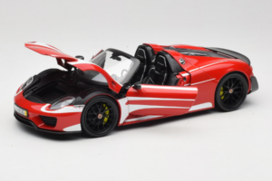 Porsche 918 Spyder Weissach Package Czerwono-Białe Pasy Minichamps 1:18 110062442-O1 Metal — zdjęcie 2 z 8
