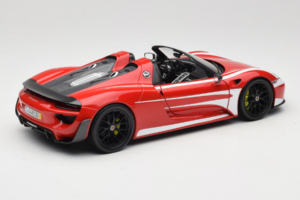 Porsche 918 Spyder Weissach Package Czerwono-Białe Pasy Minichamps 1:18 110062442-O1 Metal — zdjęcie 3 z 8