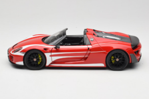 Porsche 918 Spyder Weissach Package Czerwono-Białe Pasy Minichamps 1:18 110062442-O1 Metal — zdjęcie 4 z 8