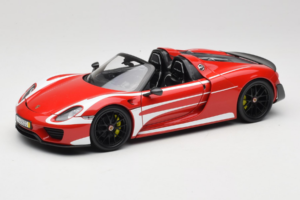Porsche 918 Spyder Weissach Package Czerwono-Białe Pasy Minichamps 1:18 110062442-O1 Metal