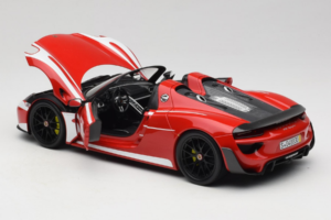 Porsche 918 Spyder Weissach Package Czerwono-Białe Pasy Minichamps 1:18 110062442-O1 Metal — zdjęcie 5 z 8
