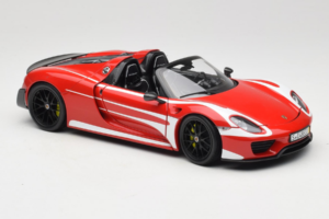 Porsche 918 Spyder Weissach Package Czerwono-Białe Pasy Minichamps 1:18 110062442-O1 Metal — zdjęcie 6 z 8