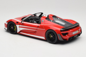 Porsche 918 Spyder Weissach Package Czerwono-Białe Pasy Minichamps 1:18 110062442-O1 Metal — zdjęcie 7 z 8