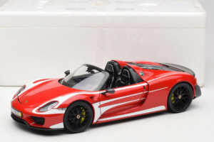 Porsche 918 Spyder Weissach Package Czerwono-Białe Pasy Minichamps 1:18 110062442-O1 Metal — zdjęcie 8 z 8