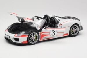 Porsche 918 Spyder Weissach Package Salzburg Minichamps 1:18 110062441 Metal — zdjęcie 2 z 8