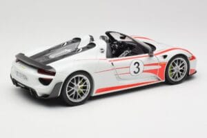 Porsche 918 Spyder Weissach Package Salzburg Minichamps 1:18 110062441 Metal — zdjęcie 3 z 8