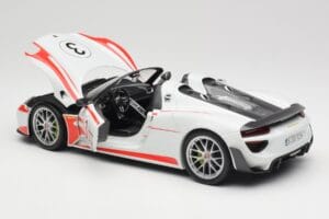 Porsche 918 Spyder Weissach Package Salzburg Minichamps 1:18 110062441 Metal — zdjęcie 5 z 8