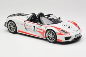 Porsche 918 Spyder Weissach Package Salzburg Minichamps 1:18 110062441 Metal — zdjęcie 6 z 8