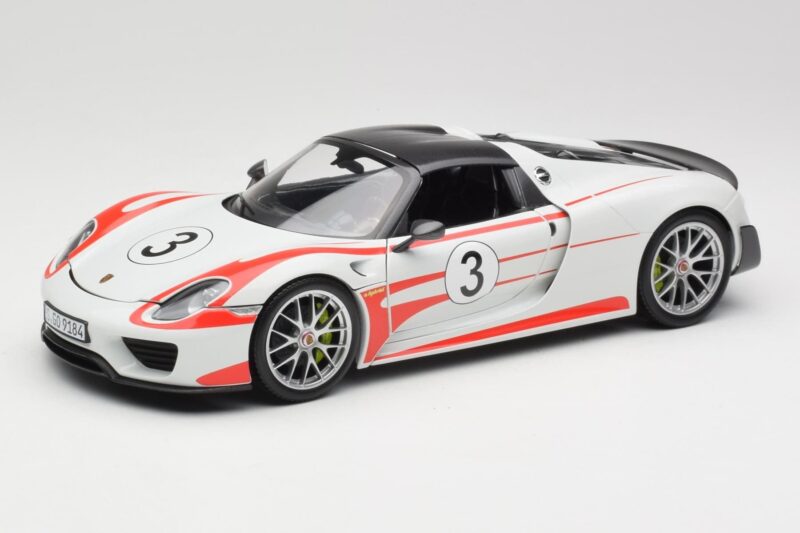 Porsche 918 Spyder Weissach Package Salzburg Minichamps 1:18 110062441 Metal