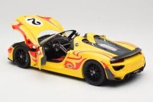 Porsche 918 Spyder Weissach Package Żółty Z Paskami Minichamps 1:18 110062446 Metal — zdjęcie 5 z 8