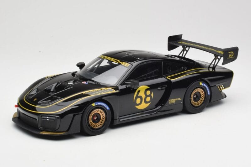 Porsche 935/19 Czarny ze Złotymi Pasami Minichamps 1:18 155067568 Metal