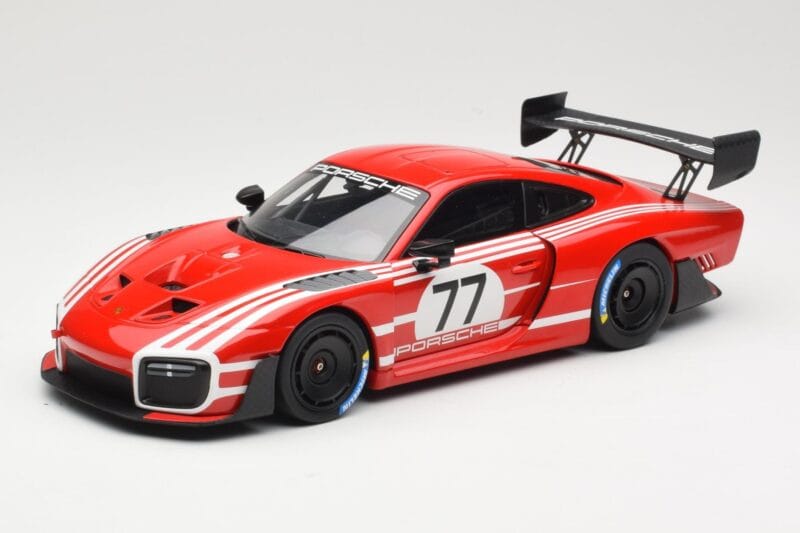 Porsche 935/19 Czerwony z Białymi Paskami Minichamps 1:18 155067577 Metal
