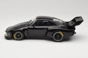 Porsche 935 Turbo Group 5 1976 Exoto 1:18 18101 Metal — zdjęcie 4 z 8