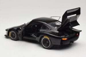 Porsche 935 Turbo Group 5 1976 Exoto 1:18 18101 Metal — zdjęcie 5 z 8