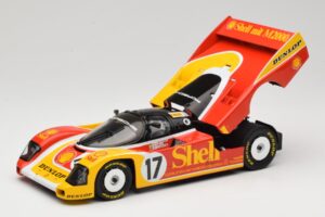 Porsche 962C Group C #17 D. Bell / H-J. Stuck / K. Ludwig 24 Hours of Le Mans 1988 Universal Hobbies 1:18 4704 Metal — zdjęcie 2 z 8