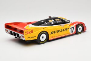 Porsche 962C Group C #17 D. Bell / H-J. Stuck / K. Ludwig 24 Hours of Le Mans 1988 Universal Hobbies 1:18 4704 Metal — zdjęcie 3 z 8