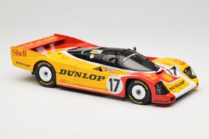 Porsche 962C Group C #17 D. Bell / H-J. Stuck / K. Ludwig 24 Hours of Le Mans 1988 Universal Hobbies 1:18 4704 Metal — zdjęcie 6 z 8