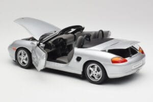 Porsche Boxster 986 Kabriolet Arctic Srebrny Metaliczny UT Models 1:18 27852 Metal — zdjęcie 5 z 8