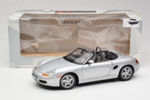 Porsche Boxster 986 Kabriolet Arctic Srebrny Metaliczny UT Models 1:18 27852 Metal — zdjęcie 8 z 8