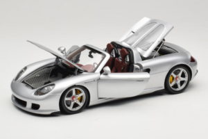 Porsche Carrera GT Silver Metallic Minichamps 1:18 WAP02103014 Metal — zdjęcie 2 z 8