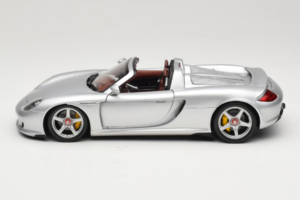 Porsche Carrera GT Silver Metallic Minichamps 1:18 WAP02103014 Metal — zdjęcie 4 z 8