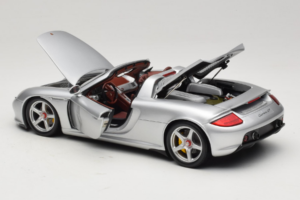 Porsche Carrera GT Silver Metallic Minichamps 1:18 WAP02103014 Metal — zdjęcie 5 z 8