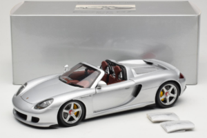 Porsche Carrera GT Silver Metallic Minichamps 1:18 WAP02103014 Metal — zdjęcie 8 z 8