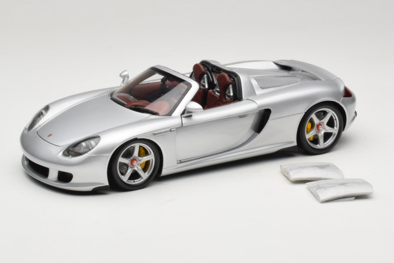Porsche Carrera GT Silver Metallic Minichamps 1:18 WAP02103014 Metal