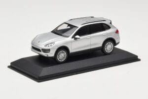Porsche Cayenne 958 Srebrny Minichamps 1:43 WAP0200020B Metal — zdjęcie 2 z 4