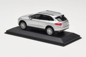 Porsche Cayenne 958 Srebrny Minichamps 1:43 WAP0200020B Metal — zdjęcie 3 z 4