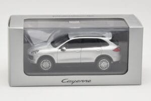 Porsche Cayenne 958 Srebrny Minichamps 1:43 WAP0200020B Metal — zdjęcie 4 z 4