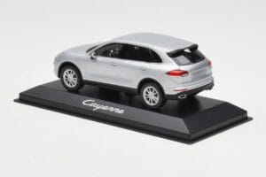 Porsche Cayenne 958 Srebrny Minichamps 1:43 WAP0200020E Metal — zdjęcie 3 z 4