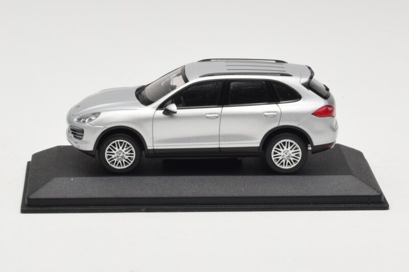 Porsche Cayenne 958 Srebrny Minichamps 1:43 WAP0200020B Metal