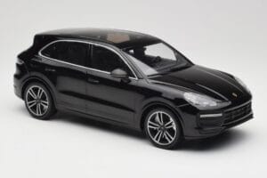 Porsche Cayenne 958 Turbo S Czarny Minichamps 1:18 155066070 Metal — zdjęcie 4 z 6