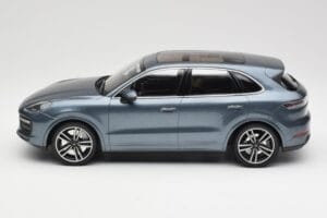 Porsche Cayenne 958 Turbo S Blue Metallic Minichamps 1:18 155066071 Metal — zdjęcie 3 z 6