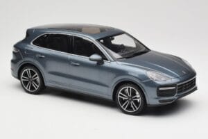 Porsche Cayenne 958 Turbo S Blue Metallic Minichamps 1:18 155066071 Metal — zdjęcie 4 z 6