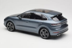 Porsche Cayenne 958 Turbo S Blue Metallic Minichamps 1:18 155066071 Metal — zdjęcie 5 z 6