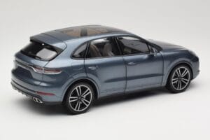 Porsche Cayenne 958 Turbo S Blue Metallic Minichamps 1:18 110066070 Metal — zdjęcie 3 z 8