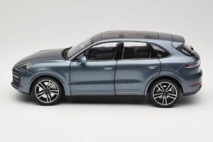 Porsche Cayenne 958 Turbo S Blue Metallic Minichamps 1:18 110066070 Metal — zdjęcie 4 z 8