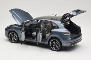 Porsche Cayenne 958 Turbo S Blue Metallic Minichamps 1:18 110066070 Metal — zdjęcie 5 z 8