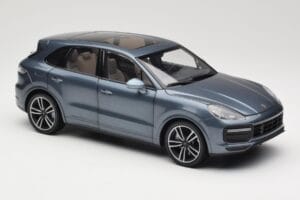 Porsche Cayenne 958 Turbo S Blue Metallic Minichamps 1:18 110066070 Metal — zdjęcie 6 z 8