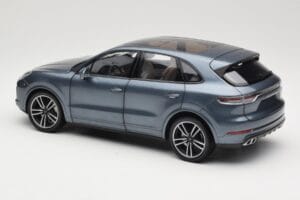 Porsche Cayenne 958 Turbo S Blue Metallic Minichamps 1:18 110066070 Metal — zdjęcie 7 z 8