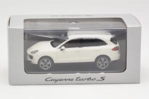 Porsche Cayenne 958 Turbo S Biały Minichamps 1:43 WAP0200220C Metal — zdjęcie 4 z 4
