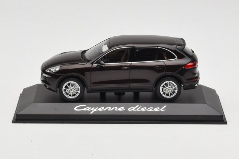 Porsche Cayenne 958 Diesel Acajou Brown Minichamps 1:43 WAP0200030E Metal